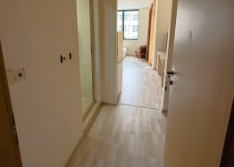 Квартира с видом на бассейн в жилом комплексе. Фото 4