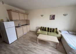 Квартира с видом на бассейн в жилом комплексе. Фото 10