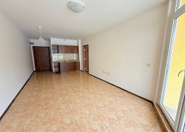Große Zweizimmerwohnung mit Blick auf den Pool in erster Linie. Foto 3