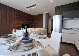 Stylowy i przestronny apartament trzypokojowy 300 metrów od morza w Nesebyrze. Zdjęcie 3
