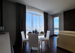 Stylowy i przestronny apartament trzypokojowy 300 metrów od morza w Nesebyrze. Zdjęcie 2