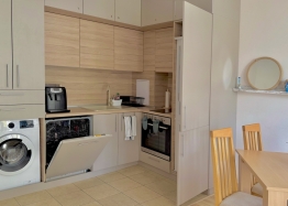 Vynikající apartmán s výhledem na bazén v kvalitním komplexu. Foto 14