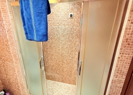 Dreizimmerwohnung in einem Luxuskomplex 100 Meter vom Meer entfernt. Foto 24