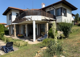 Дом с тремя спальнями в большом коттеджном комплексе. Фото 1