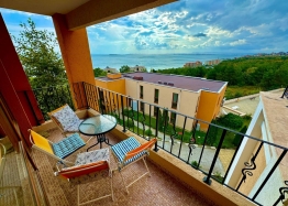 Apartmán s výhledem na moře ve velkém komplexu. Foto 8