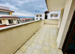Красивая трехкомнатная квартира в 100 метрах от моря в Равде. Фото 8
