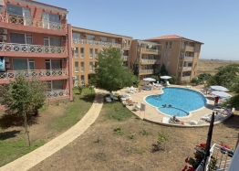 Ein-Zimmer-Apartment mit Poolblick an der Küste. Foto 8