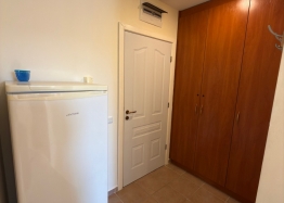 Dreizimmerwohnung in einem großen Komplex. Foto 17