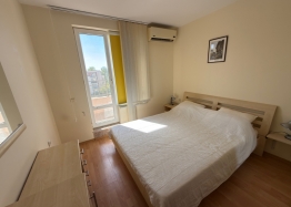 Dreizimmerwohnung in einem großen Komplex. Foto 3