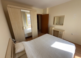 Dreizimmerwohnung in einem großen Komplex. Foto 13