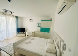Studio mit Poolblick in Luxusanlage. Foto 2