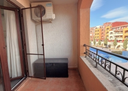 Large studio with pool view on the first line. Photo 3