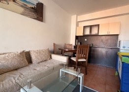 Large studio with pool view on the first line. Photo 10