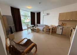 Spacious apartment in a large complex. Photo 2