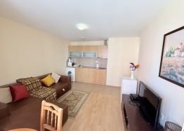 Cozy two-room apartment in a large family complex. Photo 3
