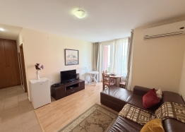 Cozy two-room apartment in a large family complex. Photo 4