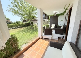 Apartament z widokiem na morze i trawnikiem w pierwszej linii. Zdjęcie 7