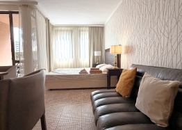 Duże studio z trawnikiem w luksusowym aparthotelu. Zdjęcie 10 Duże studio z trawnikiem w luksusowym aparthotelu. Zdjęcie 10