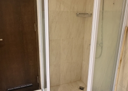 Duże studio z trawnikiem w luksusowym aparthotelu. Zdjęcie 16