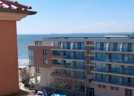 Двухкомнатная квартира с видом на море на первой линии. Фото 4