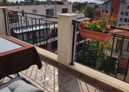 Apartment with sea view and low maintenance fee in Nessebar. Photo 1