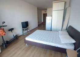 Spacious studio apartment on the coast at a good price. Photo 3