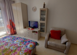 Spacious studio in Pomorie 150 meters from the sea. Photo 3