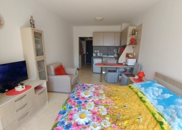 Spacious studio in Pomorie 150 meters from the sea. Photo 11