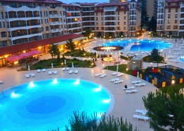 Zwei-Zimmer-Wohnung mit herrlichem Blick auf die Pools in einem Luxuskomplex. Foto 27