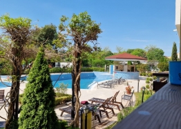 Vynikající apartmán s výhledem na bazén v kvalitním komplexu. Foto 5