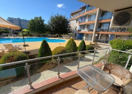 Apartament z widokiem na basen w małym kompleksie mieszkalnym. Zdjęcie 1