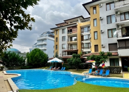 Schöne Dreizimmerwohnung mit Blick auf den Pool an der Küste. Foto 21