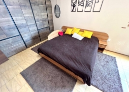 Prostorný třípokojový byt s novým nábytkem na Slunečném pobřeží. Foto 7