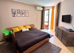 Prostorný třípokojový byt s novým nábytkem na Slunečném pobřeží. Foto 6