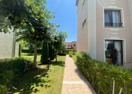 Útulný apartmán s vlastním dvorem v luxusním komplexu na první linii. Foto 15