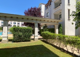 Útulný apartmán s vlastním dvorem v luxusním komplexu na první linii. Foto 10
