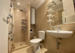 Útulný apartmán s vlastním dvorem v luxusním komplexu na první linii. Foto 12