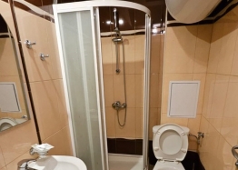 Простора трикімнатна квартира в Поморії. Фото 11