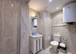 Prostorný byt v dobrém komplexu. Foto 11