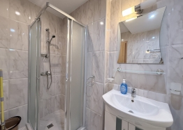 Prostorný byt v dobrém komplexu. Foto 12