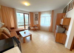 Квартира с видом на бассейн в ухоженном комплексе. Фото 1