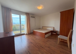 Wohnung in einem großen Komplex in erster Reihe. Foto 3