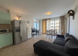 Wohnung in einem großen Komplex in erster Reihe. Foto 2
