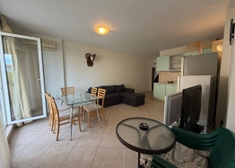 Wohnung in einem großen Komplex in erster Reihe. Foto 7