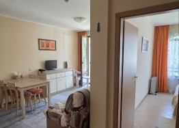 One bedroom apartment in a large complex. Photo 3