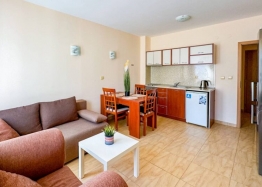 Prostorný apartmán 100 metrů od pláže. Foto 1