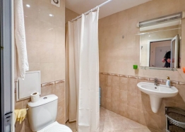 Prostorný apartmán 100 metrů od pláže. Foto 11