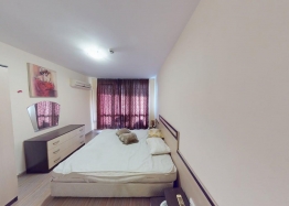 Apartment with a pool view in a residential complex. Photo 3