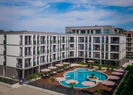 Apartment with a pool view in a premium new complex. Photo 5