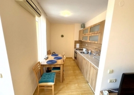 Apartment with pool view in a large complex. Photo 15
